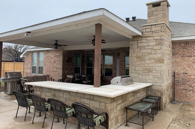 Outdoor kitchen with bar seating in Glen Heights